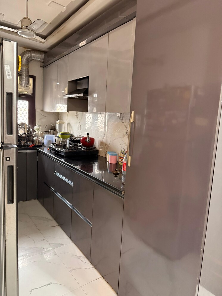 Kitchen, uttam nagar 3 Bedroom 75 Sq.Yd. Builder Floor In Uttam Nagar Delhi 8923601