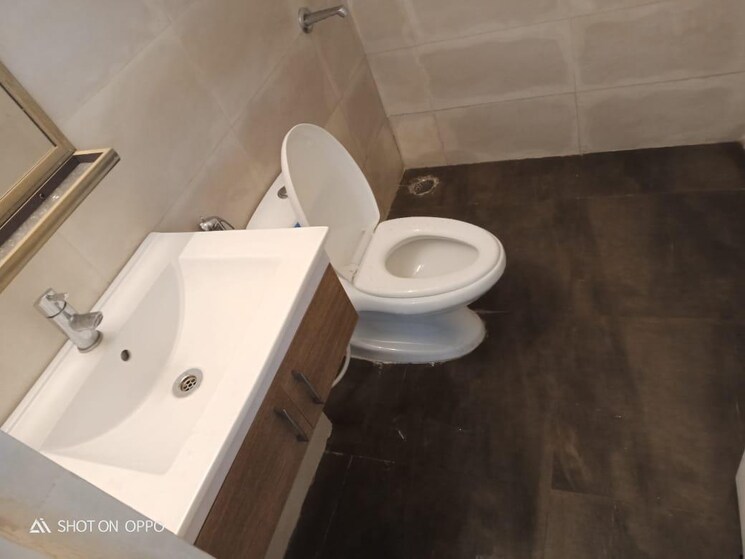 Bathroom, tulip-violet 3 Bedroom 1578 Sq.Ft. Apartment In Sector 69 Gurgaon 8923597