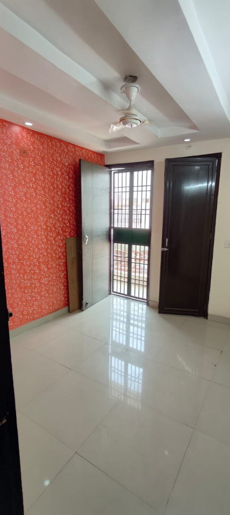 Room, vishwas park 3 Bedroom 75 Sq.Yd. Builder Floor In Vishwas Park Delhi 8923608