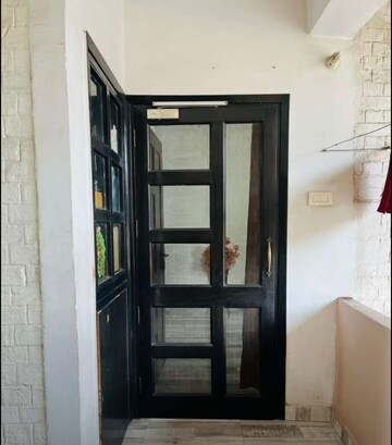 Room in 2 BHK Builder Floor at Sector 44 – for Rent