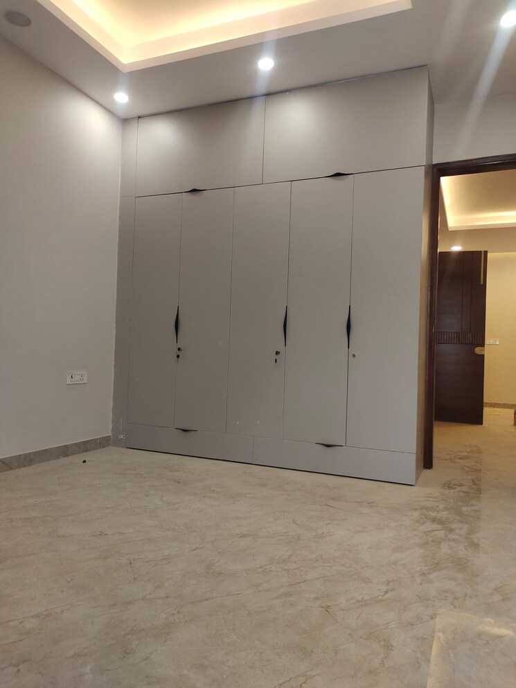 Room, east of kailash 3 Bedroom 125 Sq.Yd. Builder Floor In East Of Kailash Delhi 8923629