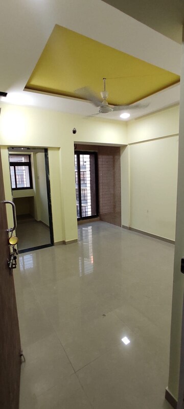Room in 1 BHK Apartment at Satyam CHS Goregaon West, Goregaon West – for Rent