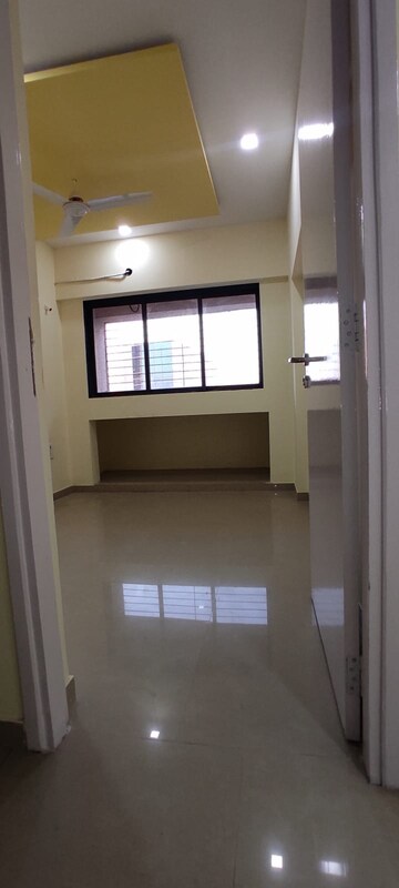 Room in 1 BHK Apartment at Satyam CHS Goregaon West, Goregaon West – for Rent