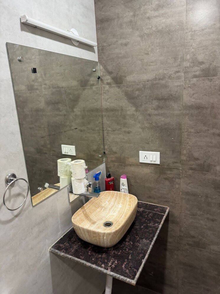 Bathroom, greater kailash i 3 Bedroom 208 Sq.Yd. Builder Floor In Greater Kailash I Delhi 8923635