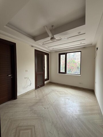 Room in 3 BHK Builder Floor at Kalkaji – for Rent