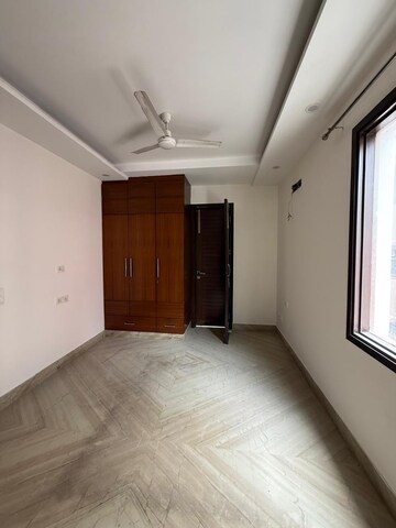 Room in 3 BHK Builder Floor at Kalkaji – for Rent