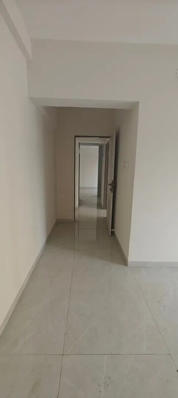 Room in 2 BHK Apartment at Kalpataru Radiance, Goregaon West – for Rent
