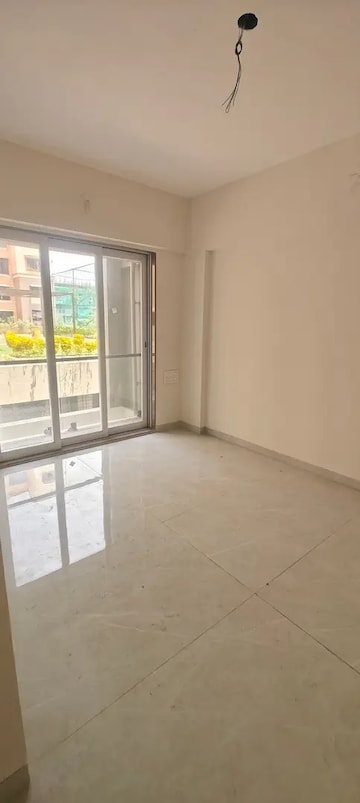 Room in 2 BHK Apartment at Kalpataru Radiance, Goregaon West – for Rent