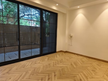 Room in 3 BHK Builder Floor at Defence Colony – for Rent