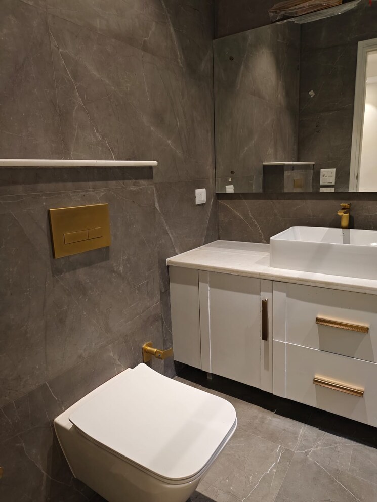 Bathroom, defence colony 3 Bedroom 2500 Sq.Ft. Builder Floor In Defence Colony Delhi 8923670