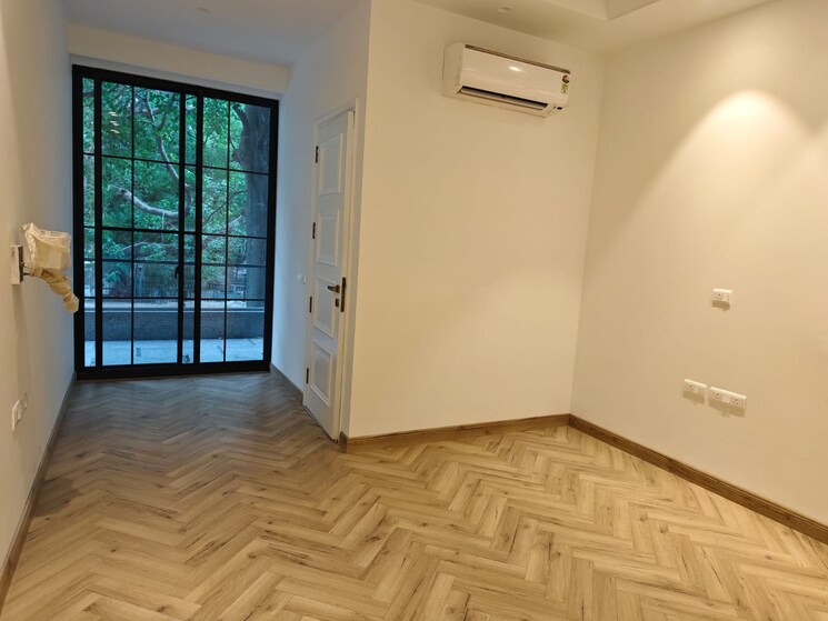 Room, defence colony 3 Bedroom 2500 Sq.Ft. Builder Floor In Defence Colony Delhi 8923670