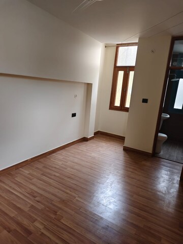 Room in 4 BHK Builder Floor at Defence Colony – for Rent