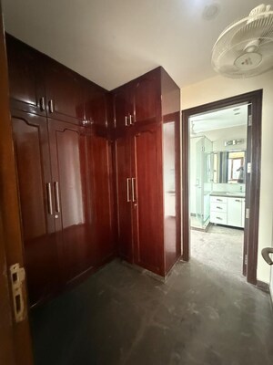 Room in 6 BHK Builder Floor at Nehru Enclave – for Sale