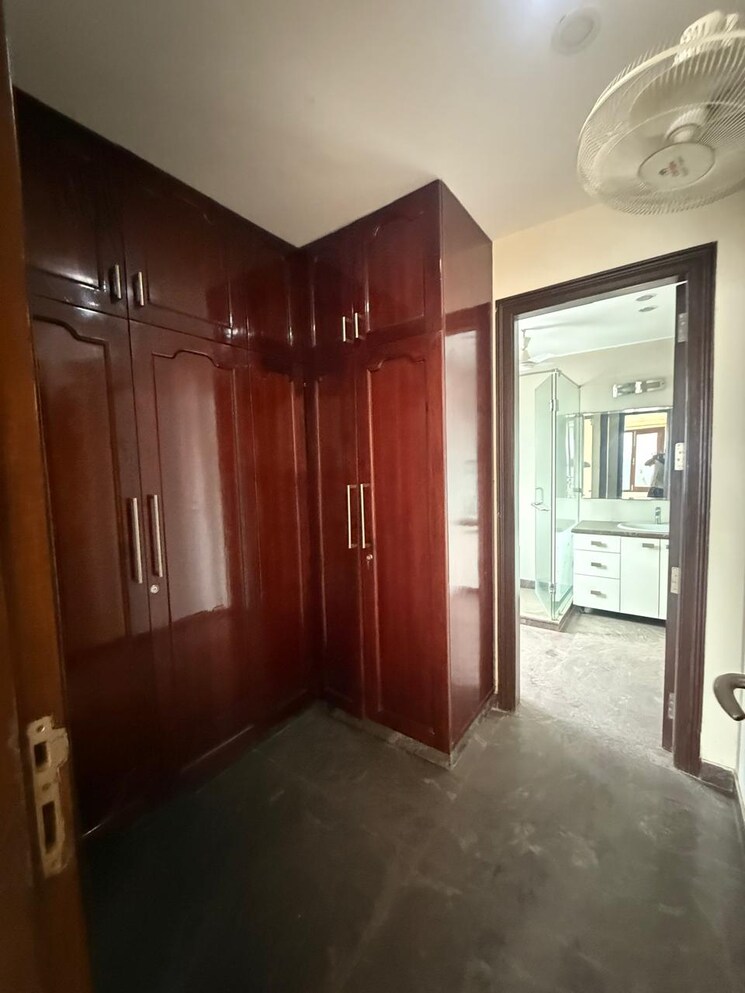 Room, nehru enclave 6 Bedroom 4500 Sq.Ft. Builder Floor In Nehru Enclave Delhi 8923679