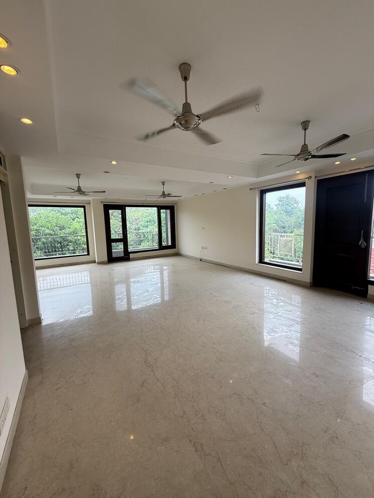 Room, nehru enclave 6 Bedroom 4500 Sq.Ft. Builder Floor In Nehru Enclave Delhi 8923679