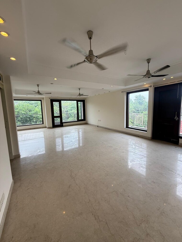 Room, nehru enclave 6 Bedroom 4500 Sq.Ft. Builder Floor In Nehru Enclave Delhi 8923679