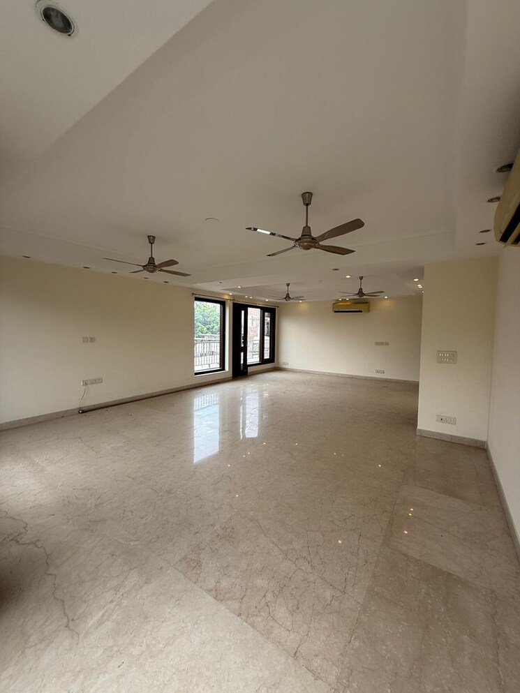 Room, nehru enclave 6 Bedroom 4500 Sq.Ft. Builder Floor In Nehru Enclave Delhi 8923679