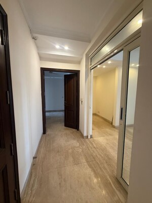 Room in 6 BHK Builder Floor at Nehru Enclave – for Sale