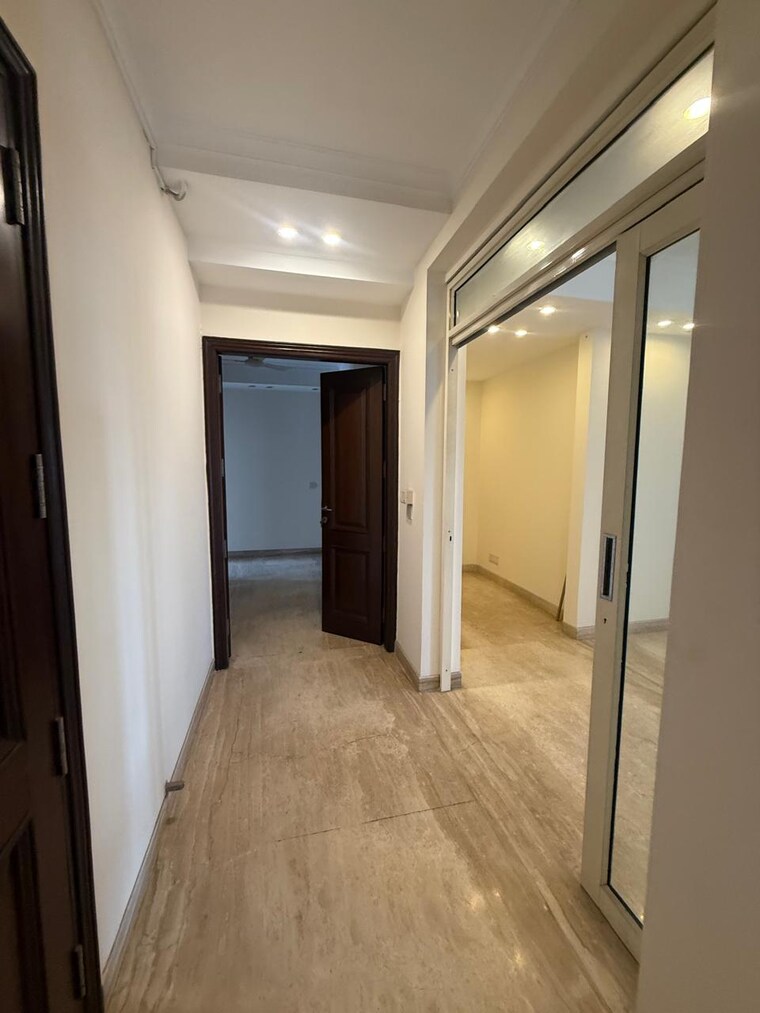 Room, nehru enclave 6 Bedroom 4500 Sq.Ft. Builder Floor In Nehru Enclave Delhi 8923679