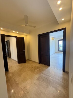 Room in 6 BHK Builder Floor at Nehru Enclave – for Sale