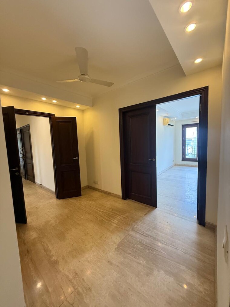 Room, nehru enclave 6 Bedroom 4500 Sq.Ft. Builder Floor In Nehru Enclave Delhi 8923679