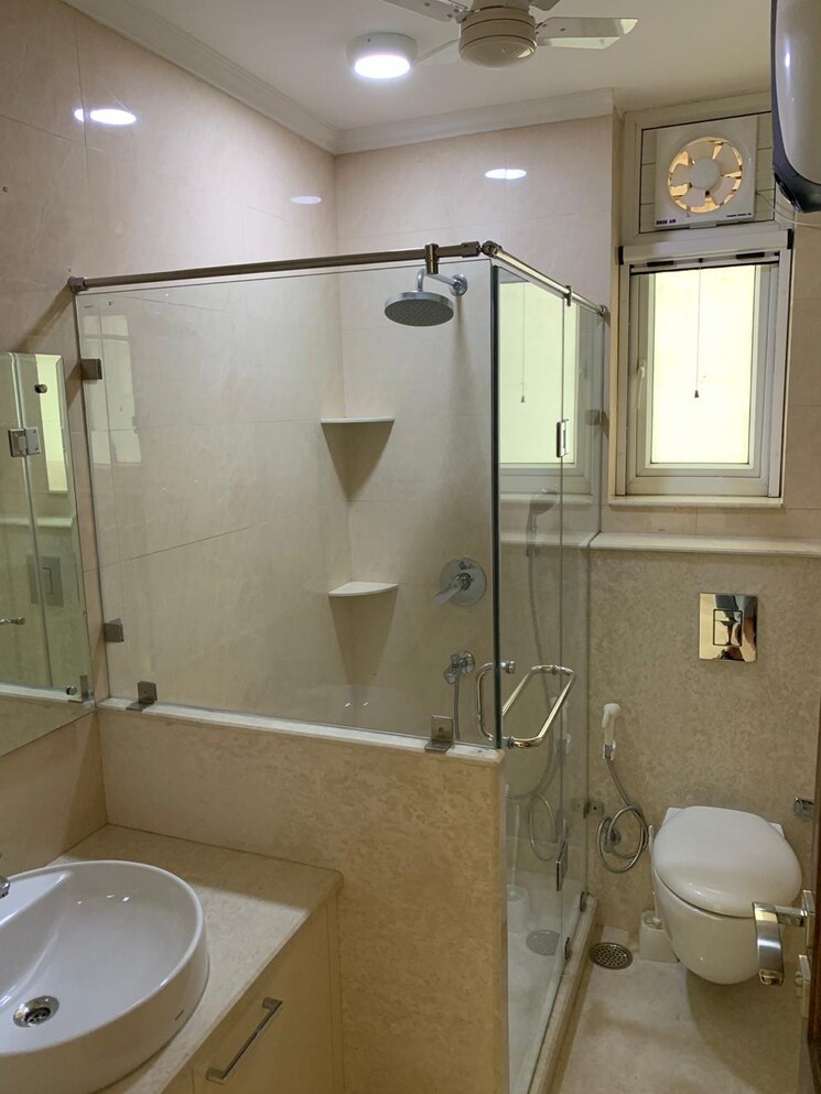 Bathroom, greater kailash i 3 Bedroom 208 Sq.Yd. Builder Floor In Greater Kailash I Delhi 8923684