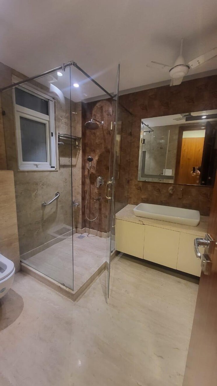Bathroom, greater kailash i 3 Bedroom 208 Sq.Yd. Builder Floor In Greater Kailash I Delhi 8923684