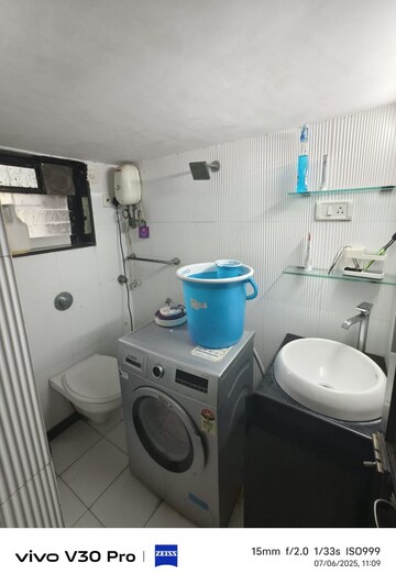 Master Bedroom in 1 BHK Apartment at Prabhat Residency Santacruz, Santacruz East – for Rent
