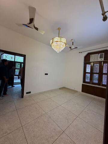 Room in 2 BHK Builder Floor at Kalkaji – for Rent