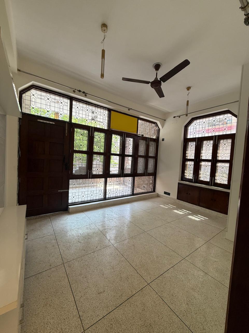 2 BHK Builder Floor For Rent in Kalka ji