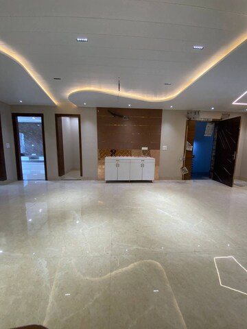 Living Room in 3 BHK Builder Floor at Sector 85 – for Rent