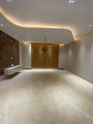 Room in 3 BHK Builder Floor at Sector 85 – for Rent