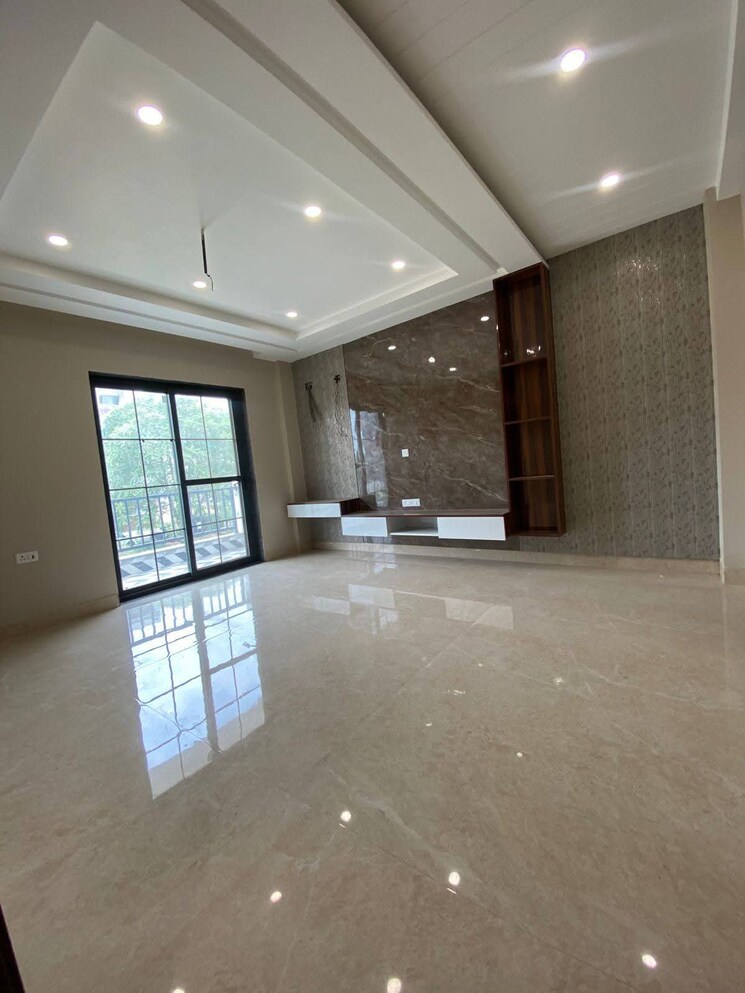 Room, sector 85 3 Bedroom 250 Sq.Yd. Builder Floor In Sector 85 Faridabad 8923692