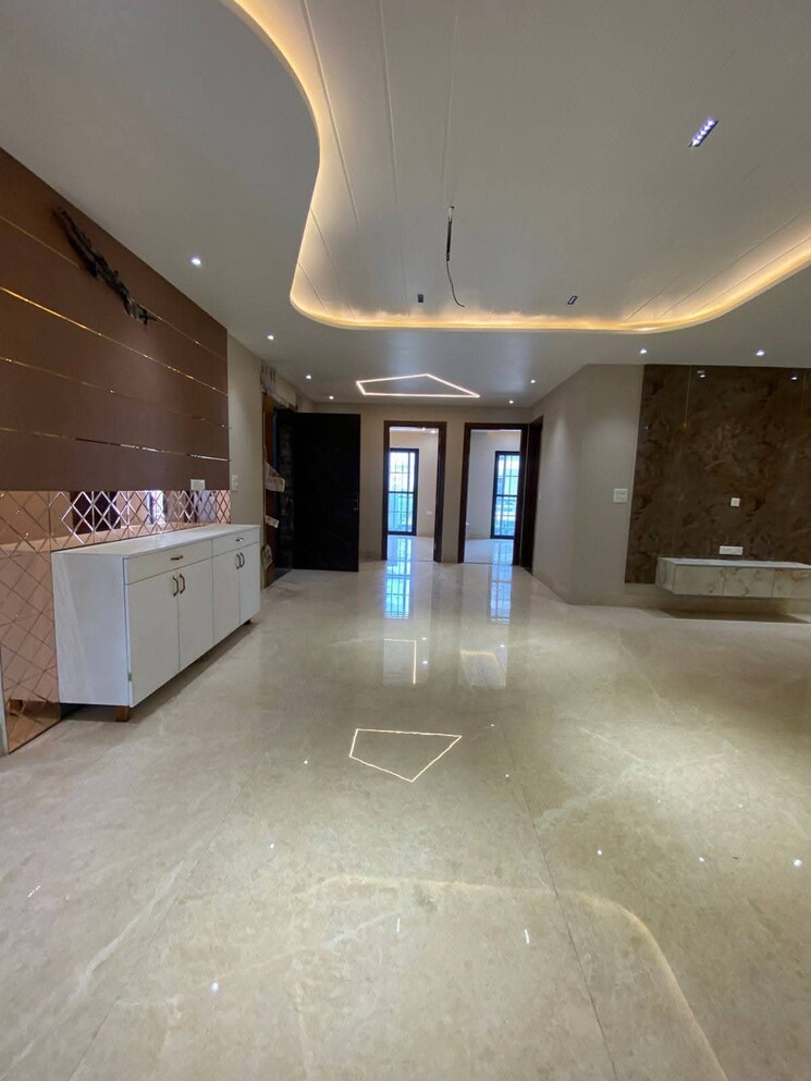  Parking, sector 85 3 Bedroom 250 Sq.Yd. Builder Floor In Sector 85 Faridabad 8923692