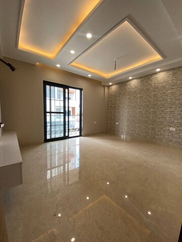 Room in 3 BHK Builder Floor at Sector 85 – for Rent