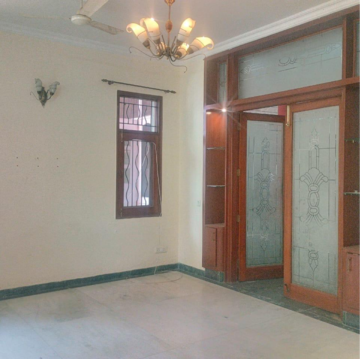 Room in 3 BHK Villa at Greenwoods Society, Omega I Greater Noida – for Rent