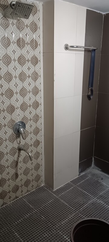 Bathroom in 3 BHK Apartment at Kalyan West – for Rent