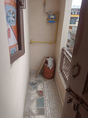 Furnished Amenities in 1 RK Apartment at Bihari Colony – for Rent