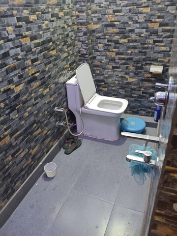 Attached Bathroom in 1 RK Apartment at Bihari Colony – for Rent