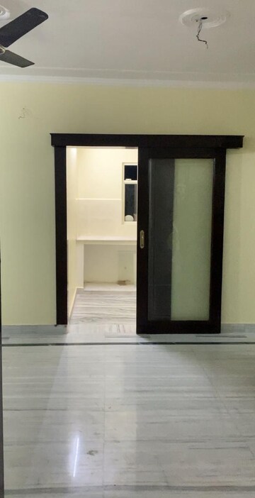 Room in 3 BHK Penthouse at Mahanagar – for Rent