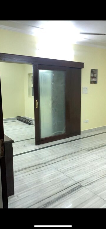 Room in 3 BHK Penthouse at Mahanagar – for Rent