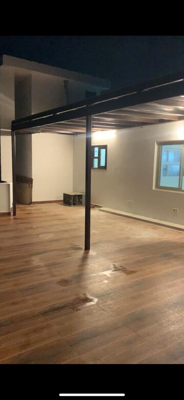 Room in 3 BHK Penthouse at Mahanagar – for Rent