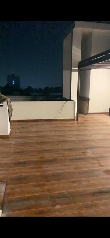 Room in 3 BHK Penthouse at Mahanagar – for Rent