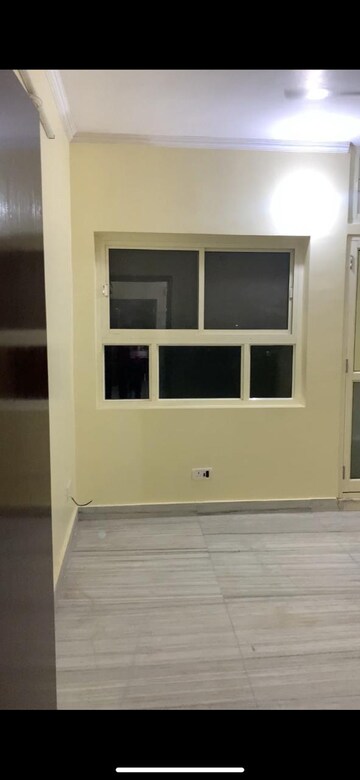 Room in 3 BHK Penthouse at Mahanagar – for Rent