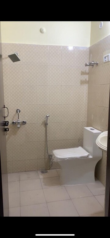 Bathroom in 3 BHK Penthouse at Mahanagar – for Rent