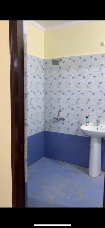 Bathroom in 3 BHK Penthouse at Mahanagar – for Rent