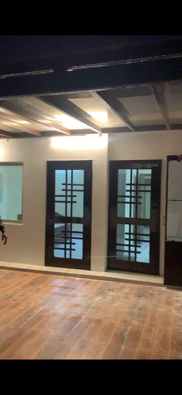 Room in 3 BHK Penthouse at Mahanagar – for Rent