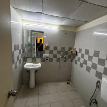 Team Area in 3 BHK Apartment at Gaur Atulyam, Omicron I Greater Noida – for Rent