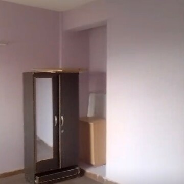 Room in 3 BHK Apartment at Nimbus Express Park View, Chi V Greater Noida – for Rent