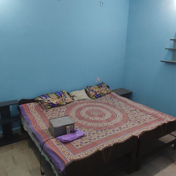 Room in 2 BHK Independent House at Xu Iii Greater Noida – for Rent